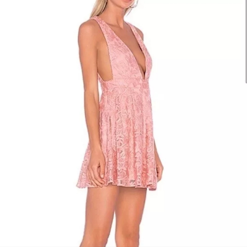 NBD Revolve Faith Pastel Blush Pink Floral Lace Plunge Mini Dress - M Medium NWT - Picture 3 of 5